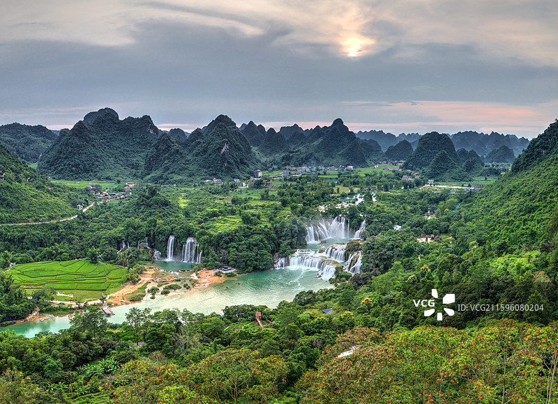 崇左德天瀑布明仕田园图片素材