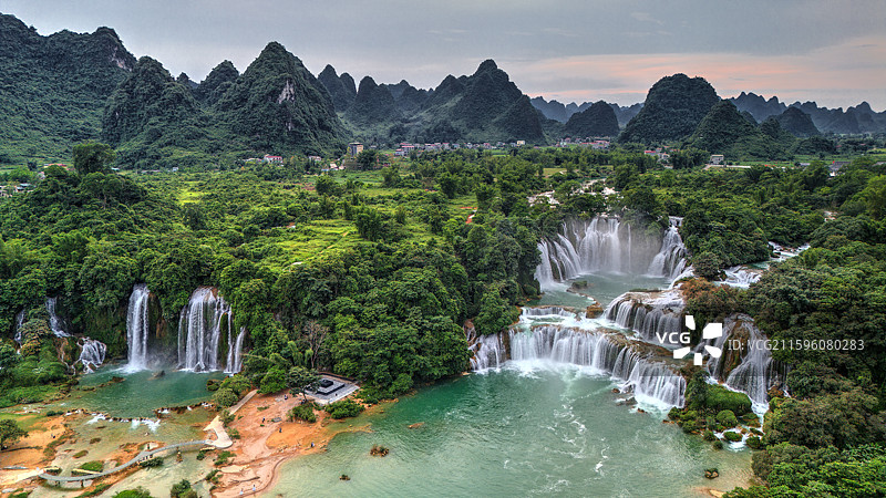 崇左德天瀑布明仕田园图片素材