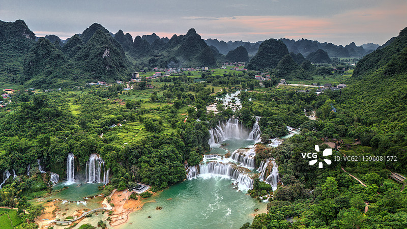 崇左德天瀑布明仕田园图片素材