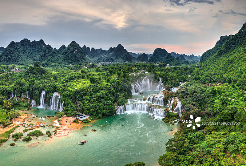 崇左德天瀑布明仕田园图片素材