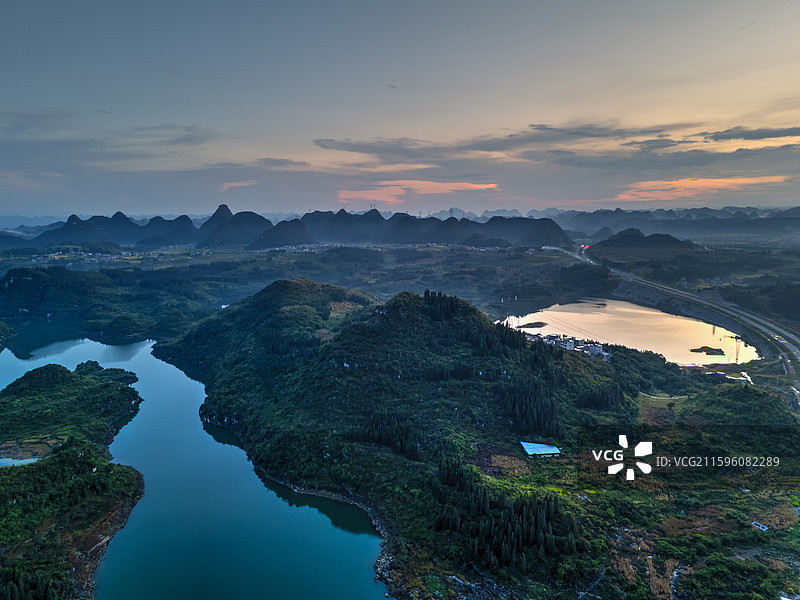 安龙县金字塔白水河图片素材
