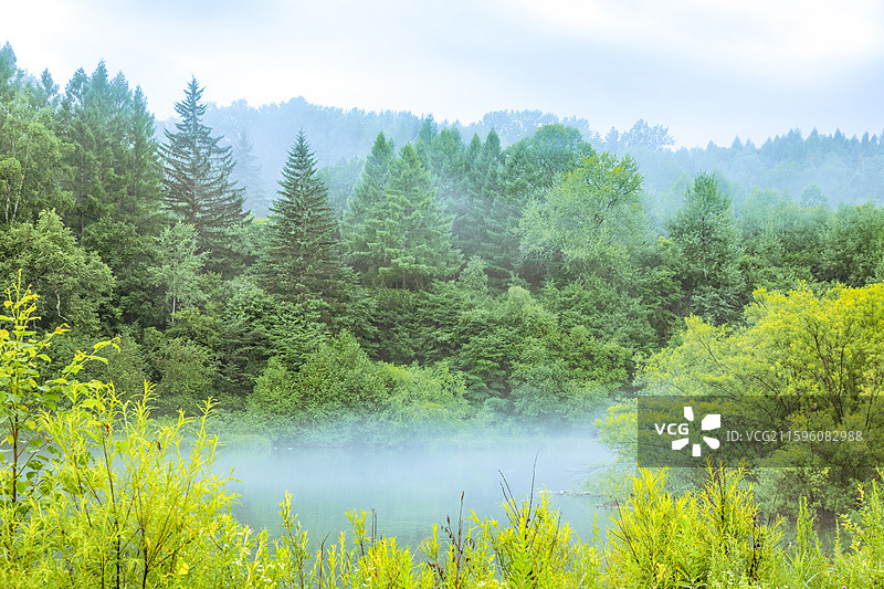 吉林白山市抚松县漫江镇长白山晨雾风光图片素材