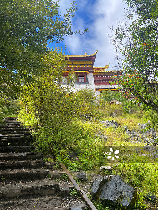 稻城亚丁冲古寺图片素材