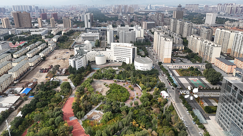 呼和浩特新城区阿尔泰游乐园附近城市风光图片素材