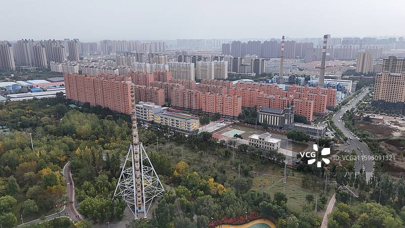 呼和浩新城区阿尔泰游乐园摩天轮图片素材