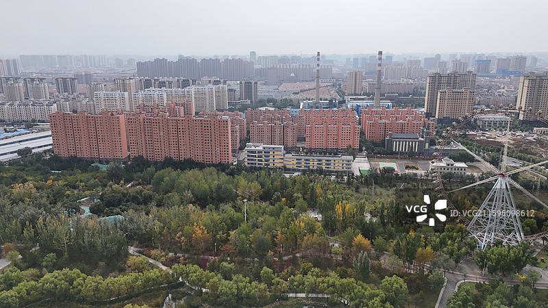 呼和浩新城区阿尔泰游乐园摩天轮图片素材