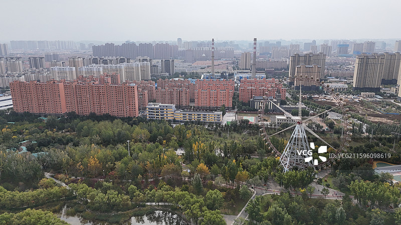 呼和浩新城区阿尔泰游乐园摩天轮图片素材
