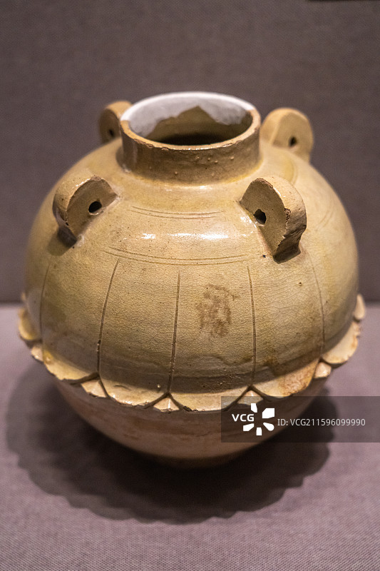 白釉四系罐（北齐武平六年）河南博物院藏 1971年安阳市范粹墓出土 1958年濮阳市李云墓出土图片素材