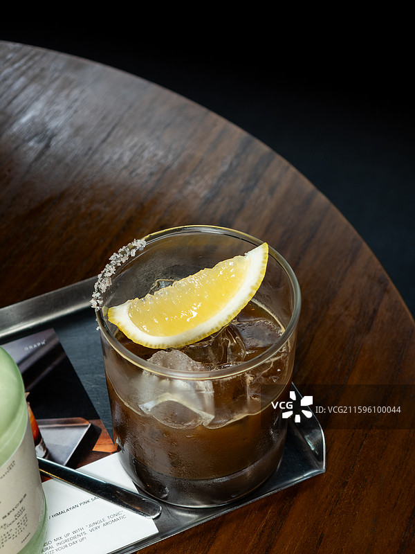 加了柠檬角和盐边的创意特调咖啡图片素材