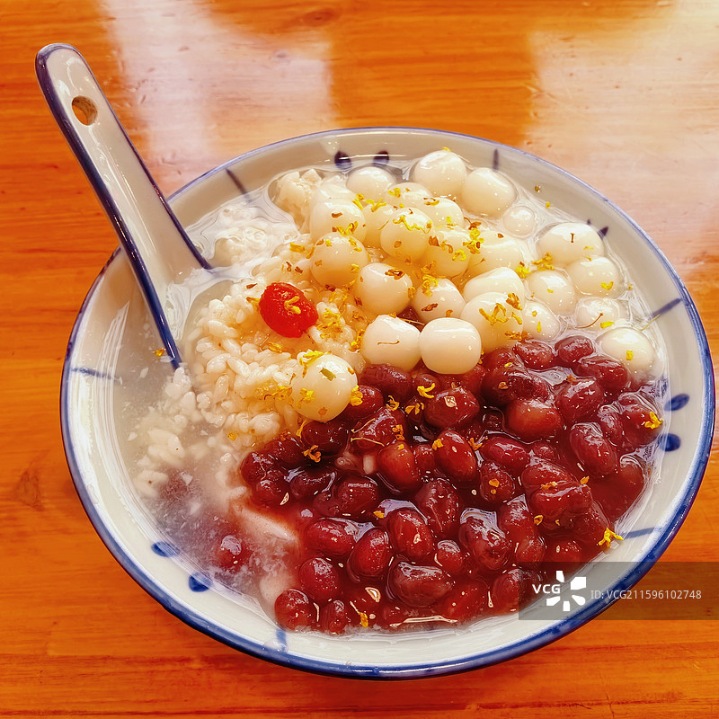 黄山市屯溪老街灵山酒酿-豆花红豆小圆子图片素材
