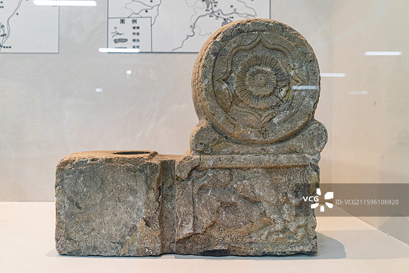 中国旅游景区拍摄主题，山东济宁任城区博物馆老馆崇觉寺，四合院抱鼓石门枕石石墩子，户外白昼无人图像摄影图片素材