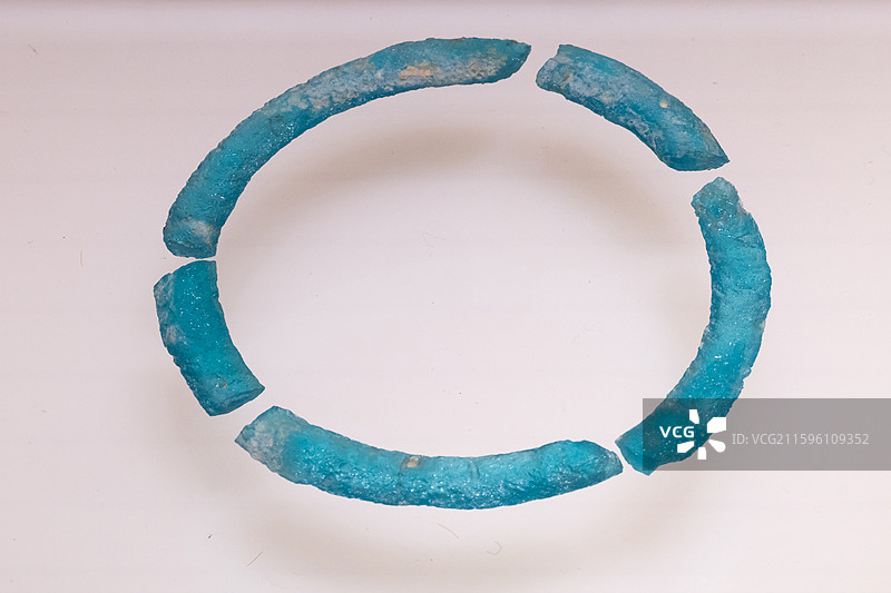 中国国家博物馆琉璃环战国时期1992年出土于淄博临淄商王村战国晚期墓淄博陶瓷琉璃博物馆藏品图片素材