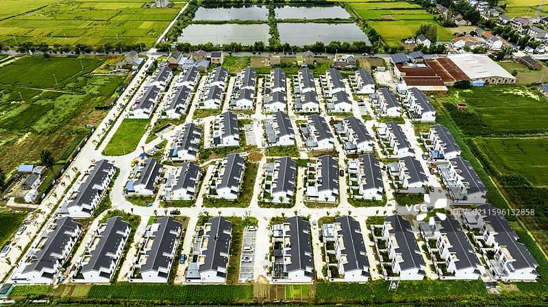 苏北盐阜大地的新型农村民居village图片素材