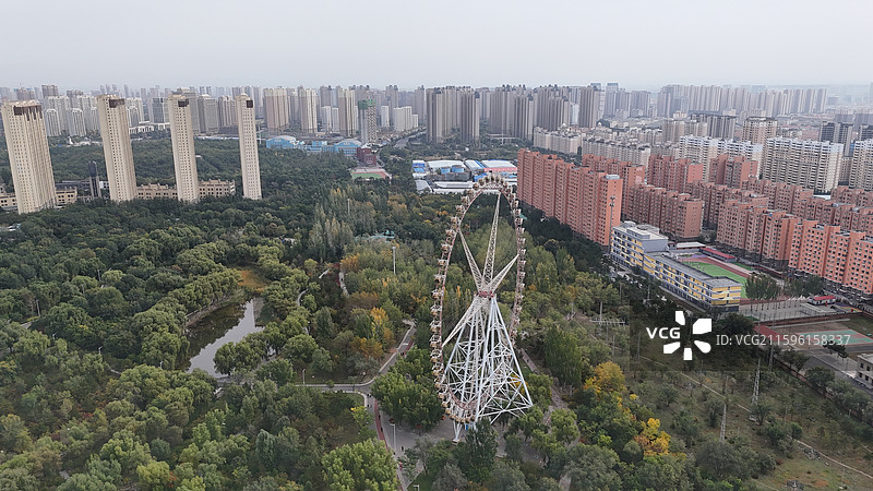 呼和浩新城区阿尔泰游乐园摩天轮图片素材