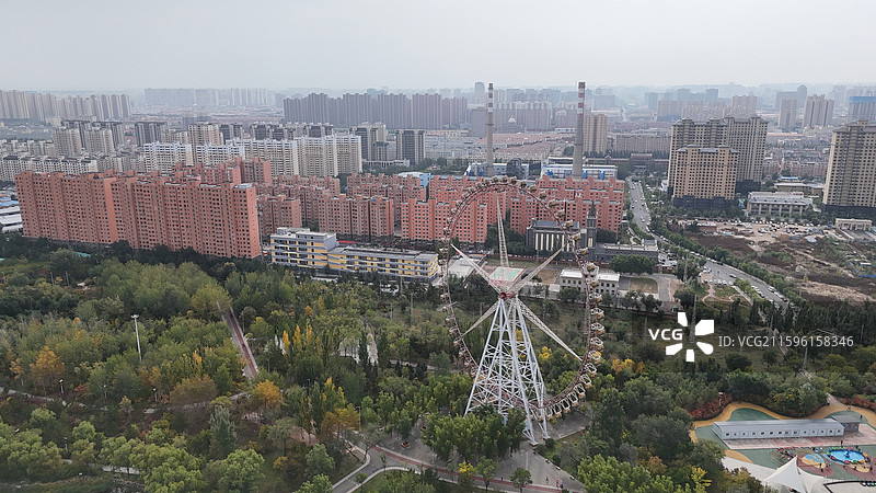 呼和浩新城区阿尔泰游乐园摩天轮图片素材