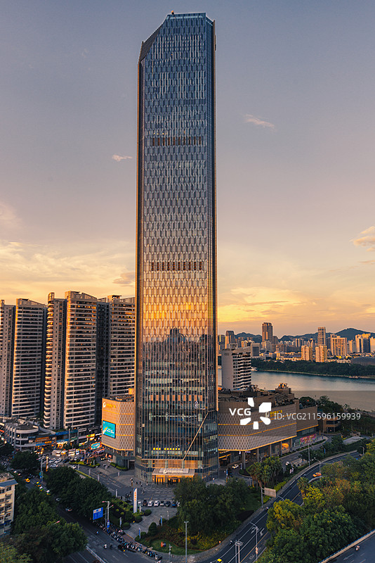 广西柳州城市风光保利大厦河东大桥图片素材