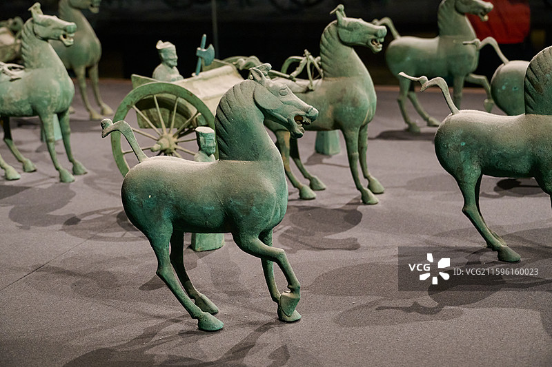 甘肃省博物馆-天马西来铜车马仪仗队图片素材