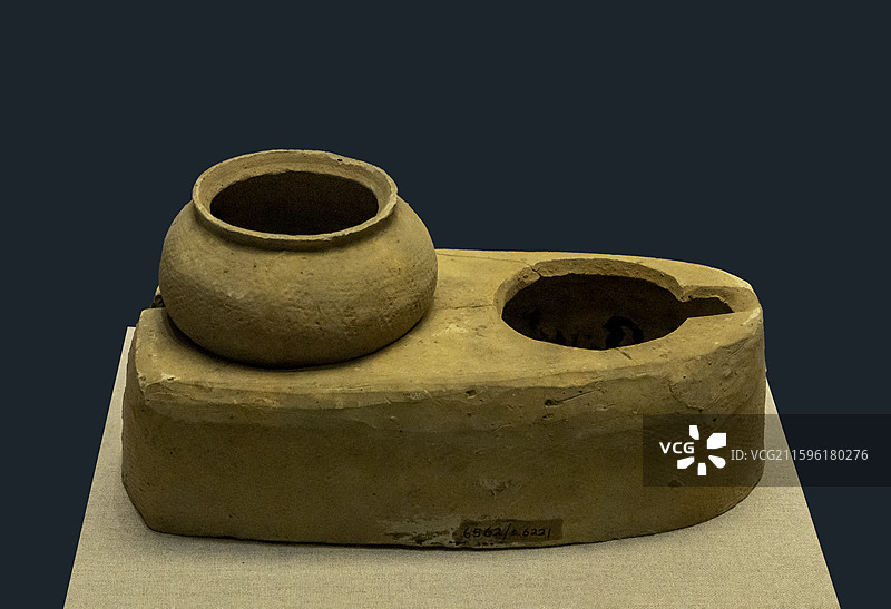 广西壮族自治区桂林博物馆“桂林历史文化陈列”展：陶灶（东汉，兴安界首出土）图片素材