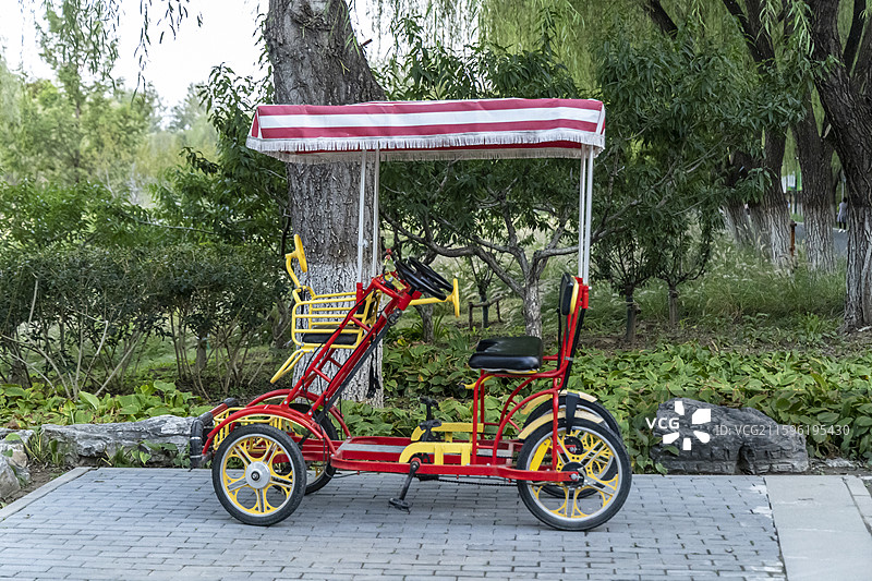 北京通州大运河森林公园：自行车图片素材