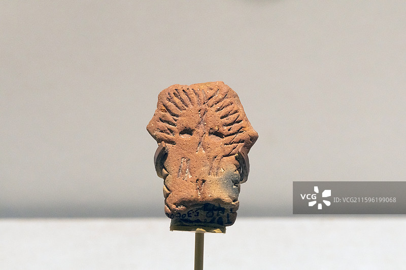 湖北省博物馆刻划符号陶片法器新石器时期大溪文化距今6000-5500年1998年湖北省宜昌市秭归县柳图片素材