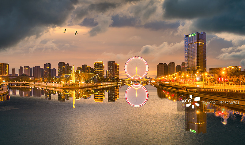 天津之眼，天津永乐桥摩天轮，天津市红桥区海河畔图片素材