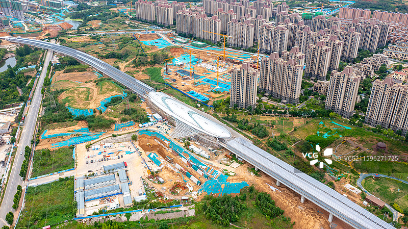 河南郑州荥阳贾峪镇洞林湖风光、地铁6号线风景图片素材