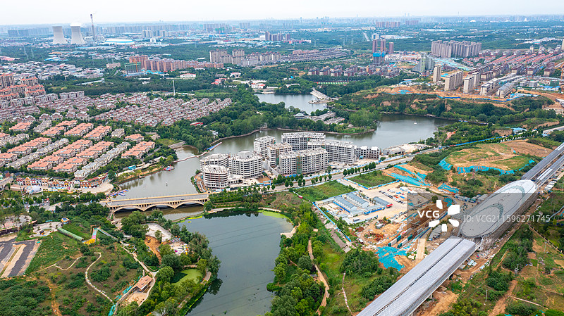 河南郑州荥阳贾峪镇洞林湖风光、地铁6号线风景图片素材