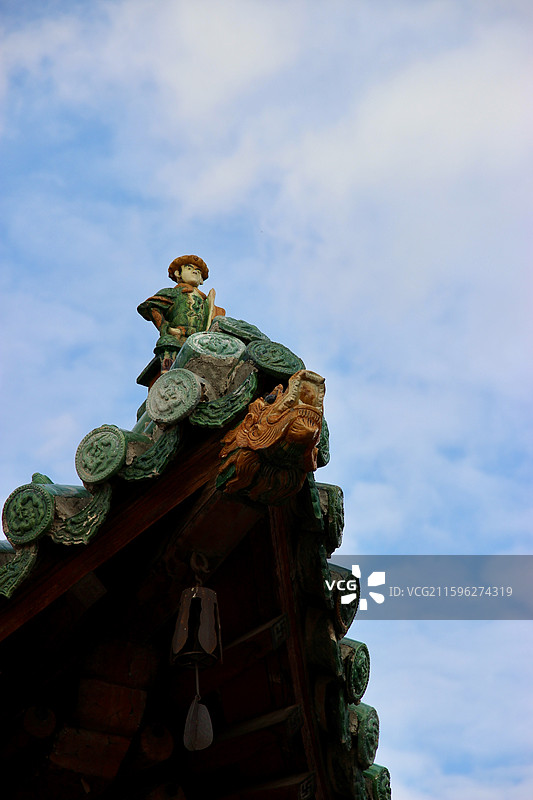 山西大同古建净土寺屋脊小金人图片素材