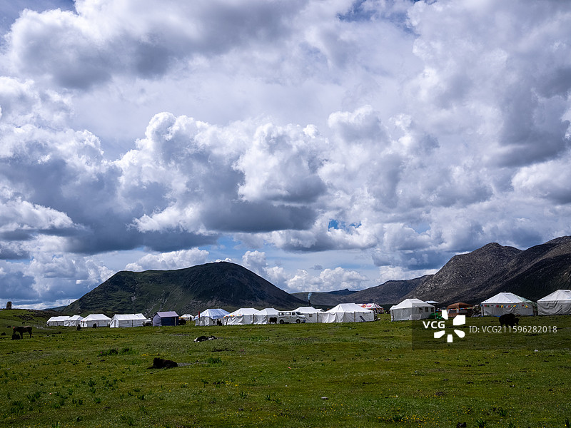 四川甘孜理塘夏日风光图片素材
