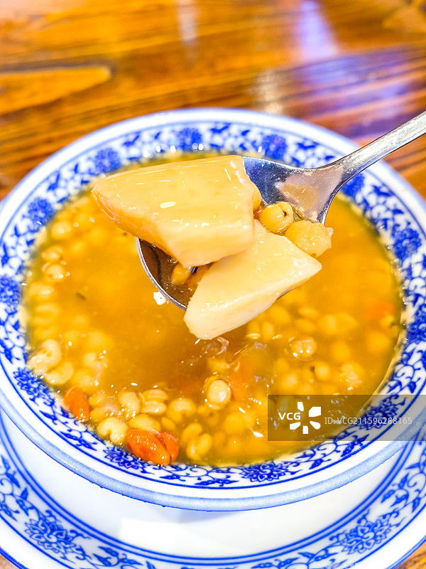薏米山药清补凉甜品糖水美食特写图片素材