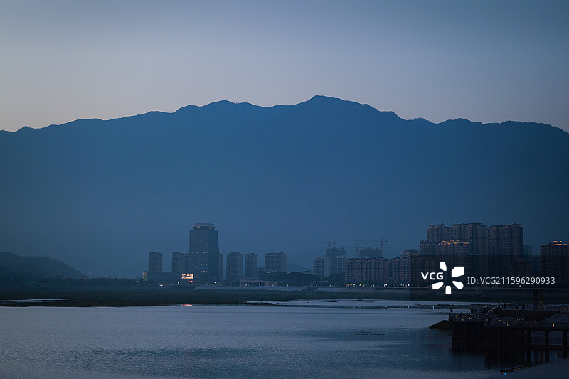 九江庐山市鄱阳湖远山落日蓝调图片素材