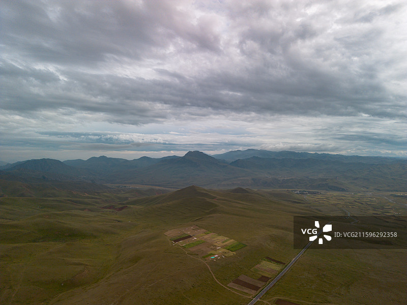 甘南甘加秘境航拍草原高山乌云图片素材
