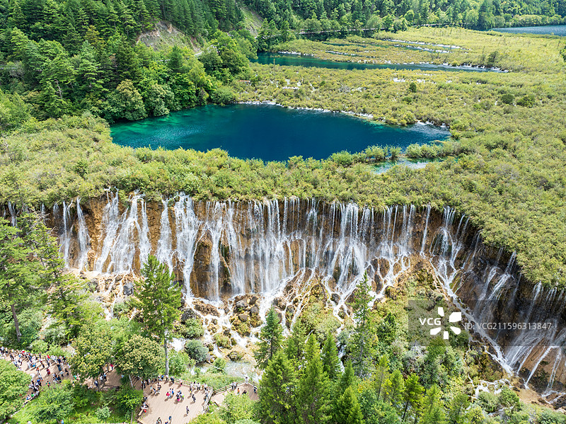 航拍九寨沟诺日朗瀑布图片素材