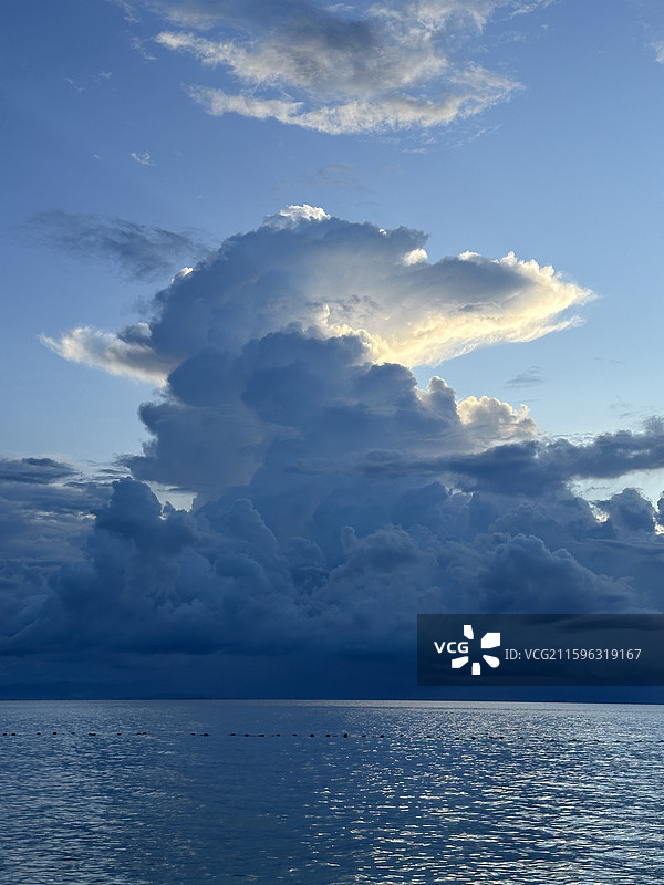 日落时壮观的云彩图片素材