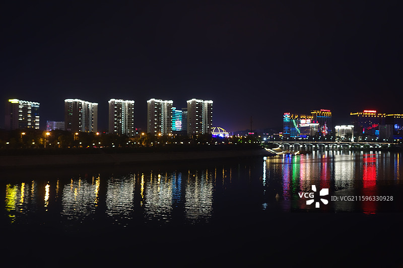 湖南省张家界市迎宾路大桥拍澧水河景夜景倒影图片素材
