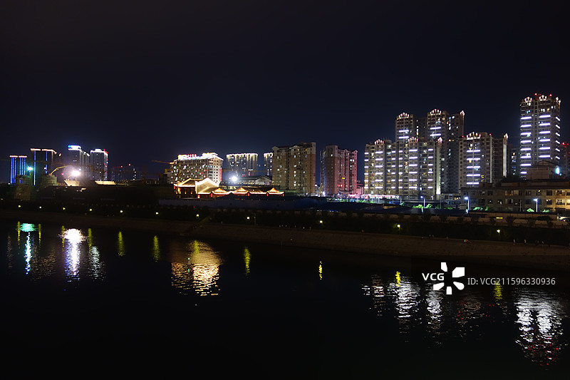 湖南省张家界市迎宾路大桥拍澧水河景夜景倒影图片素材