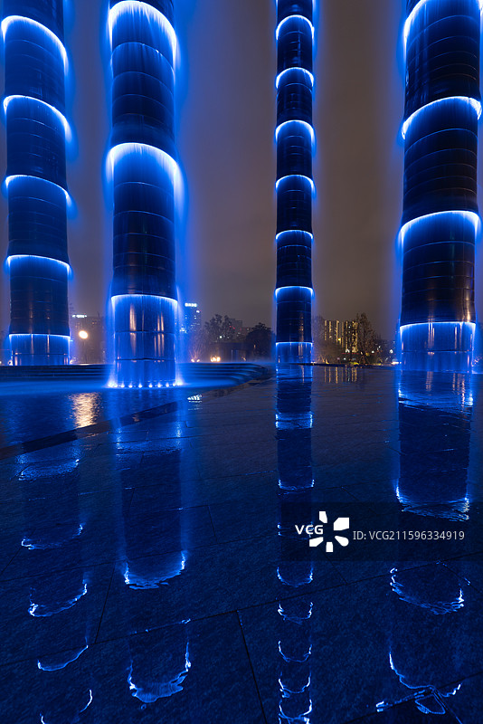 中国四川成都SKP商场天机之塔夜景霓虹图片素材