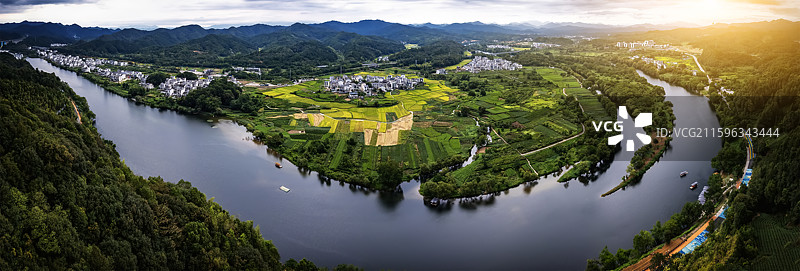 航拍婺源月亮湾田园生态全景图片素材