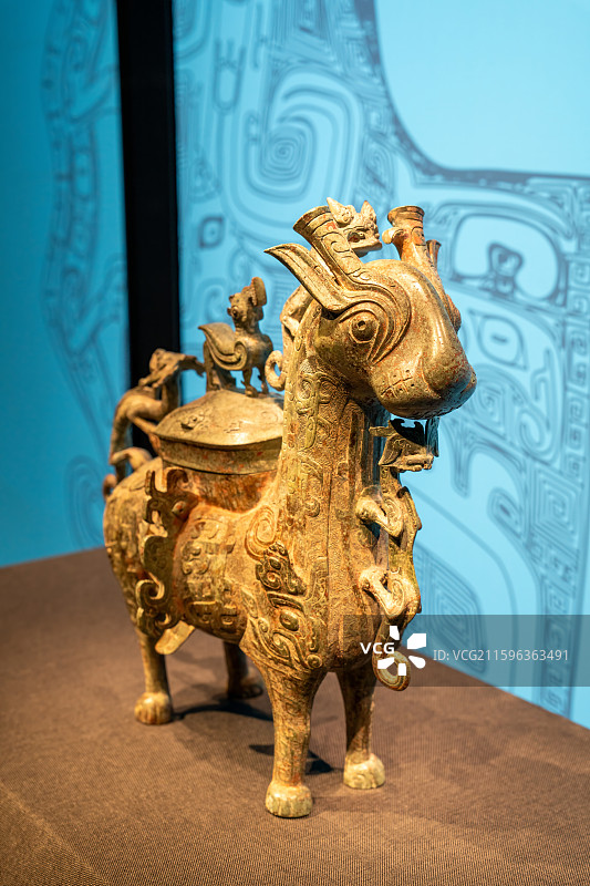 考古博物馆藏西周邓仲牺尊青铜器文物展品图片素材