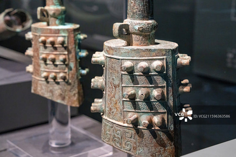 考古博物馆藏古代青铜编钟文物展品图片素材