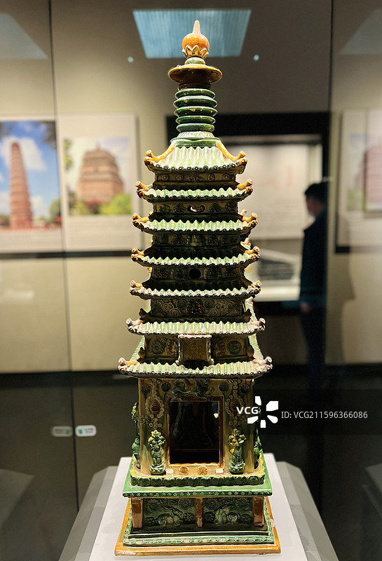 河南博物馆北宋三彩舍利塔图片素材