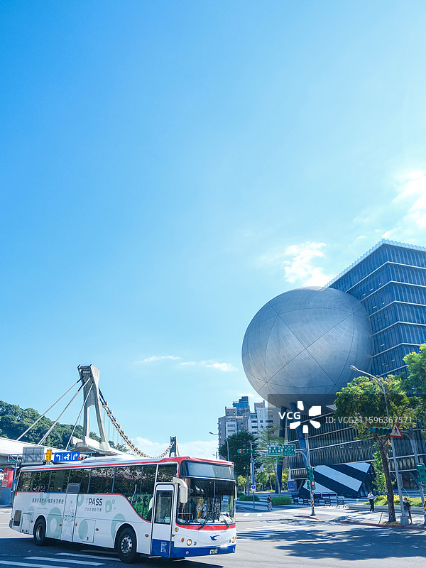 台北市士林区台北表演艺术中心和捷运剑潭站图片素材
