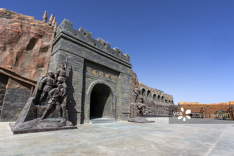 新疆达瓦昆沙漠旅游风景区内的卫国影像馆景观图片素材