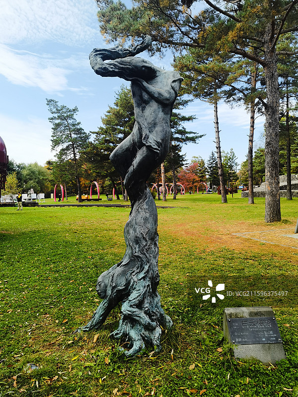 吉林长白山美人松国际雕塑公园白云格格雕塑图片素材