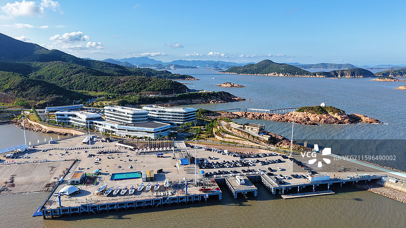 象山松兰山海边旅行目的地景区亚帆中心高空视角航拍图片素材