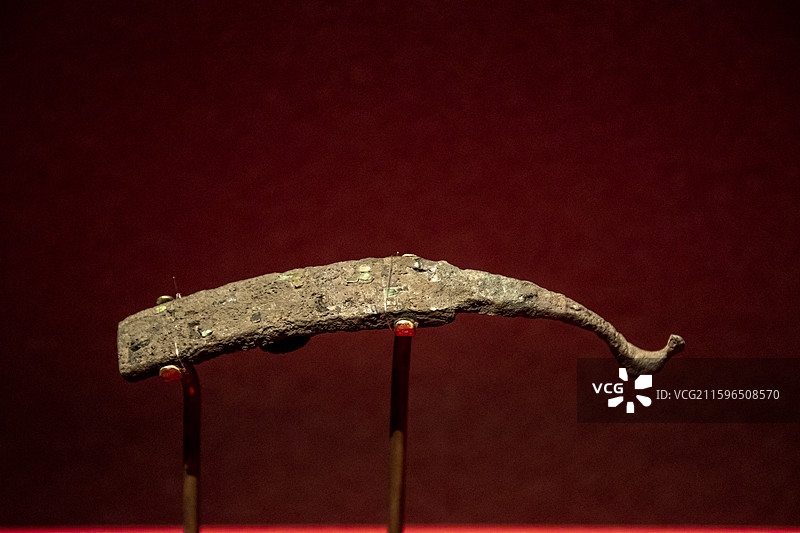 北京大葆台遗址博物馆“西汉广阳国历史文化展”：嵌松石铜带钩（大葆台西汉广阳王陵一号墓出土）图片素材