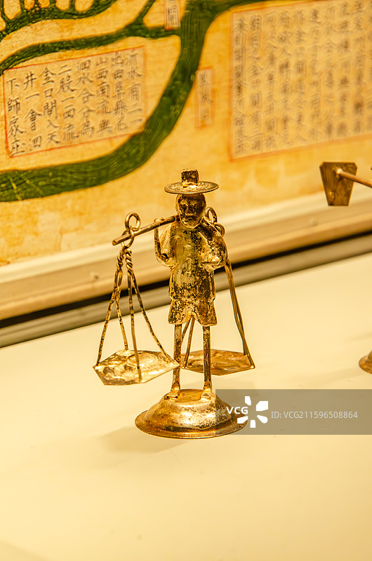 扬州中国大运河博物馆——银质挑夫（清）图片素材