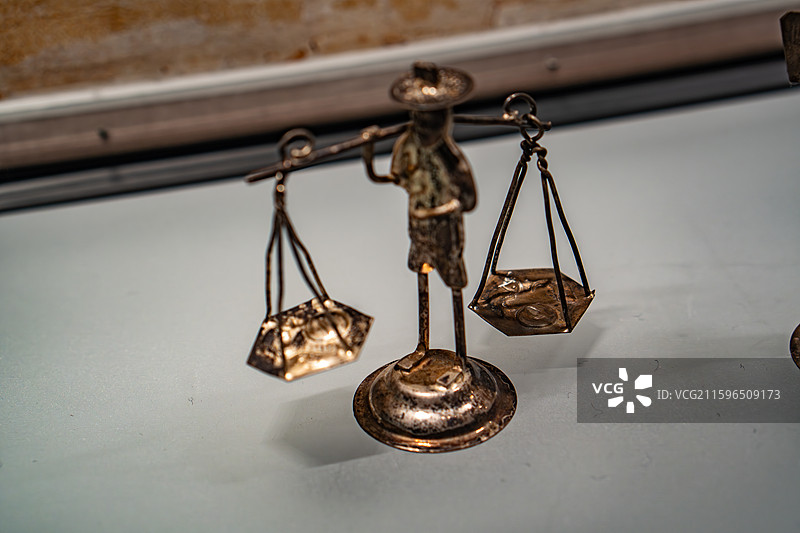 扬州中国大运河博物馆——银质挑夫（清）图片素材