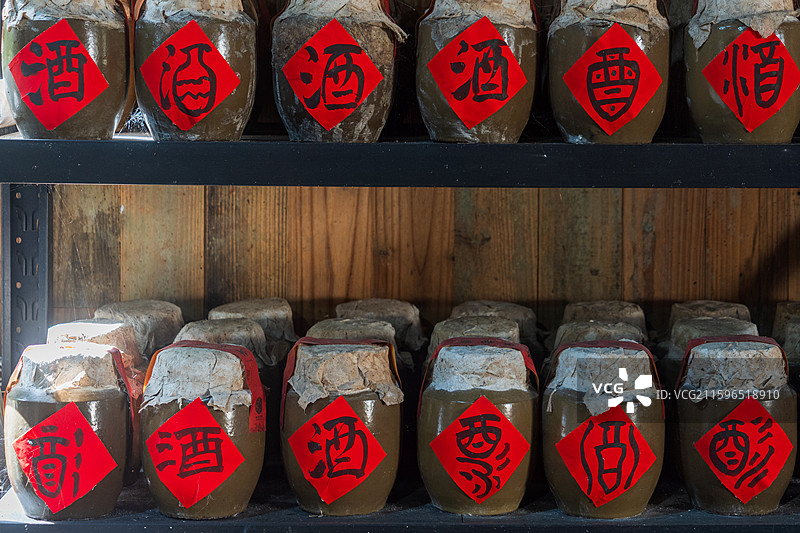 湖北利川团堡四方洞村天然溶洞藏酒图片素材