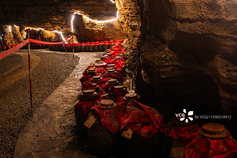 湖北利川团堡四方洞村天然溶洞藏酒图片素材